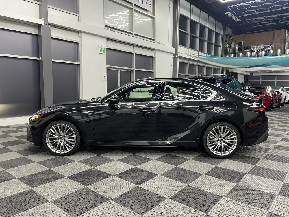 2022 Lexus IS 300 AWD — photo 1 of 10
